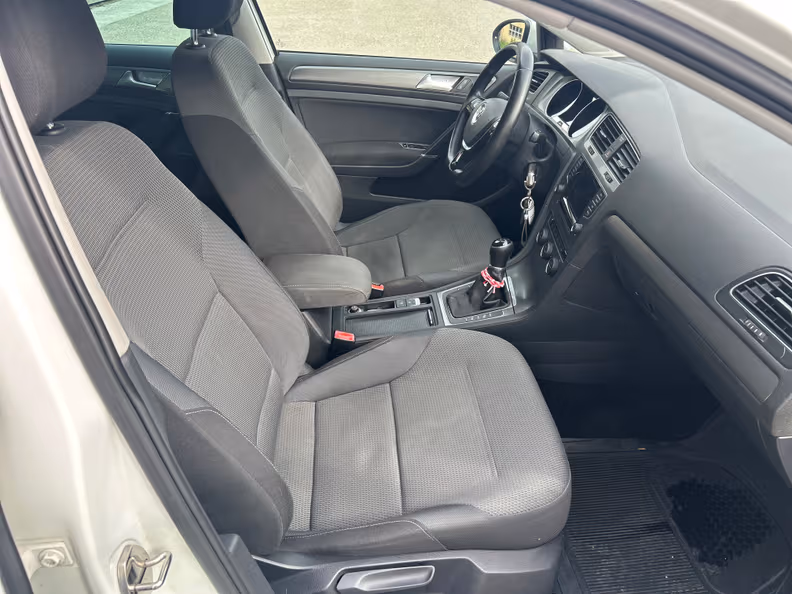 Volkswagen Golf - 21