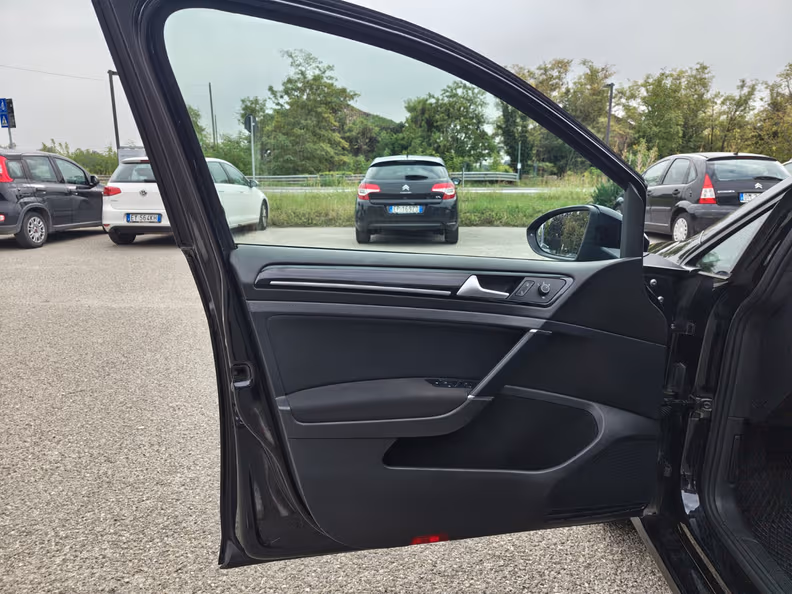 Volkswagen Golf - 12