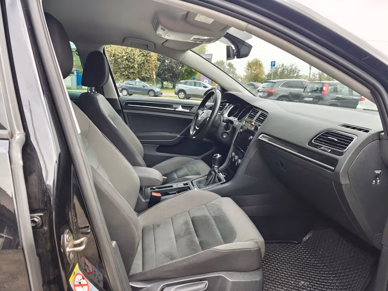 Volkswagen Golf - 23
