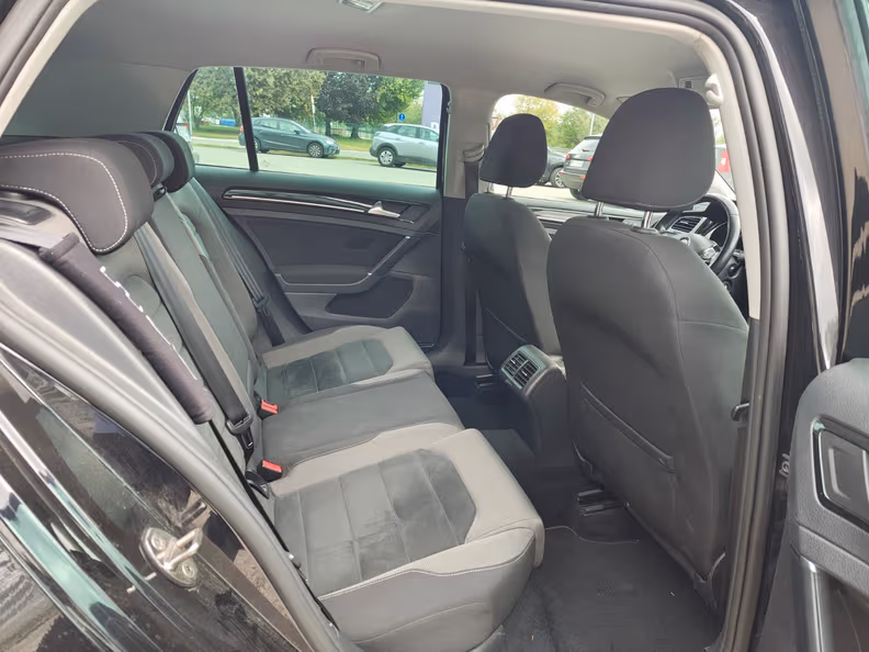 Volkswagen Golf - 22