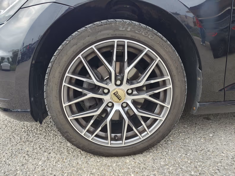 Volkswagen Golf - 11