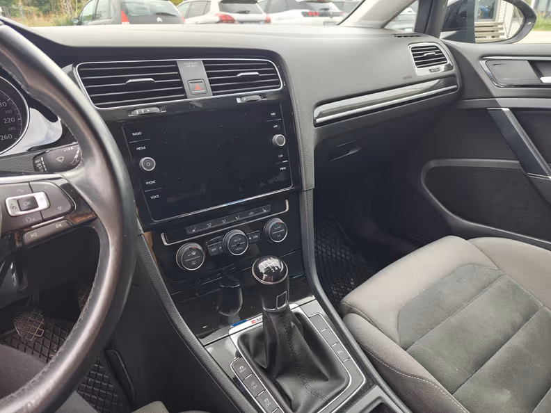 Volkswagen Golf - 18