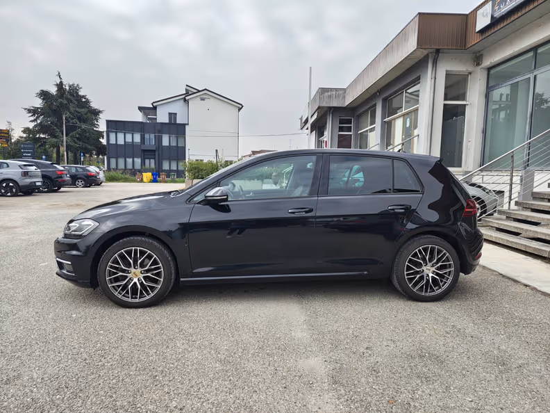Volkswagen Golf - 2
