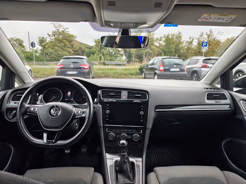 Volkswagen Golf - 21