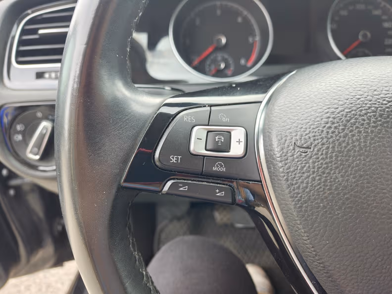 Volkswagen Golf - 15