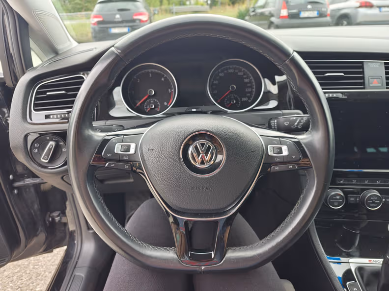 Volkswagen Golf - 14
