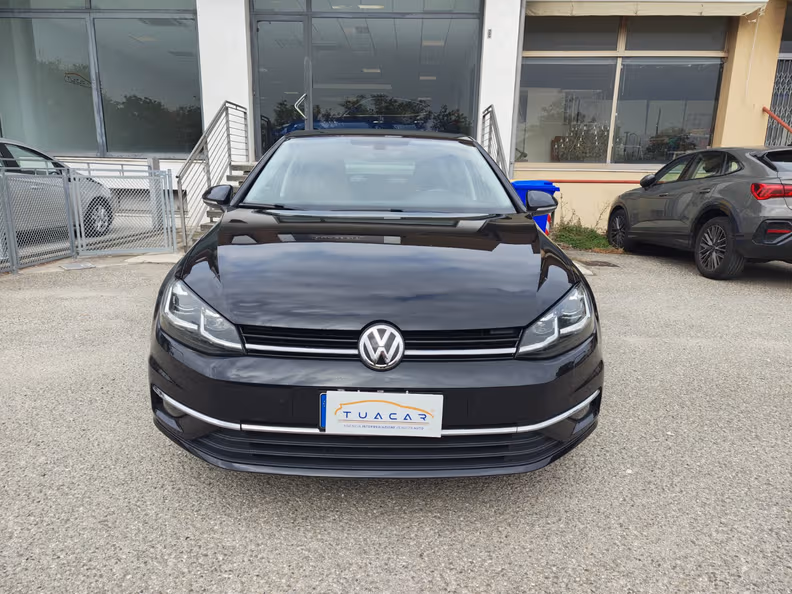 Volkswagen Golf - 8