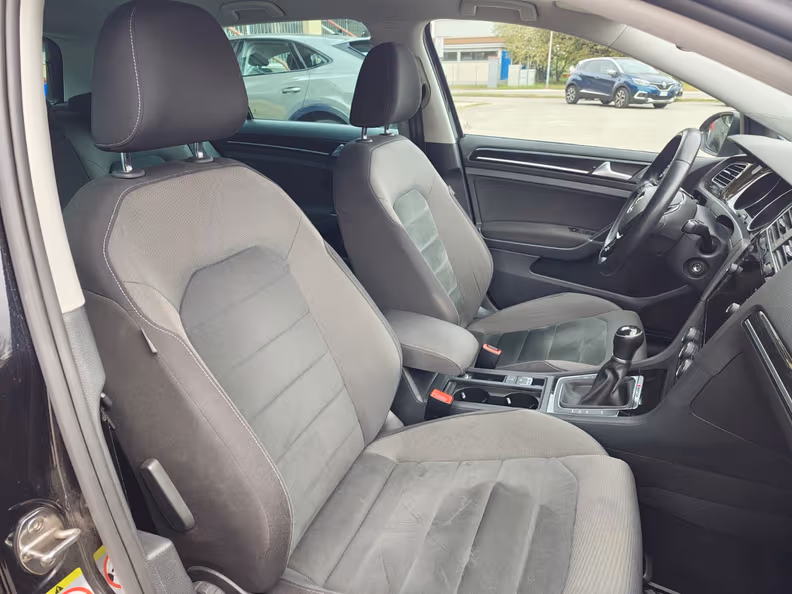 Volkswagen Golf - 20