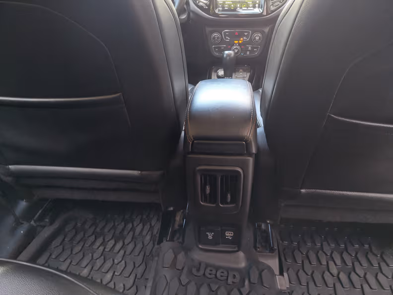 Jeep Compass - 32