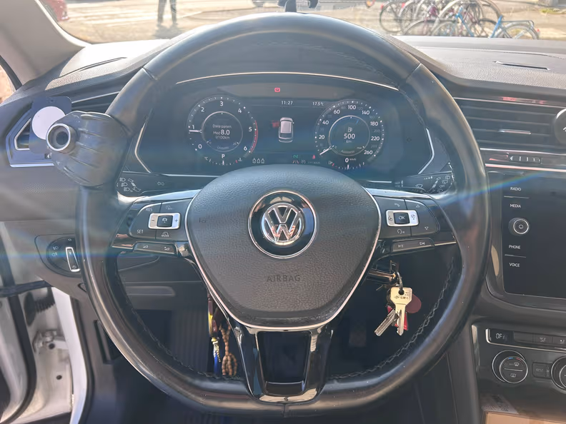 Volkswagen Tiguan - 12