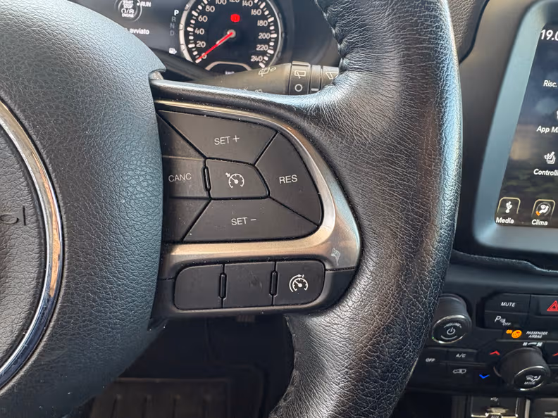 Jeep Renegade - 16