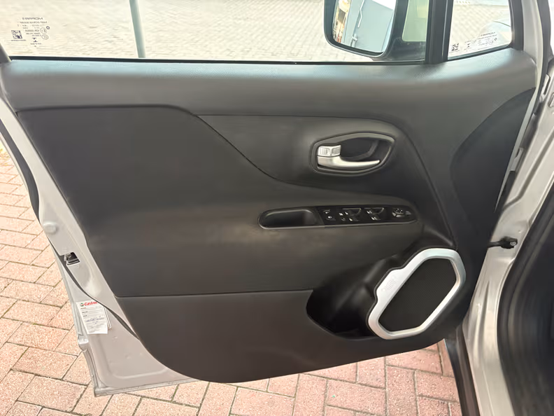 Jeep Renegade - 19