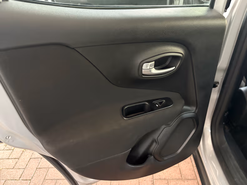 Jeep Renegade - 28