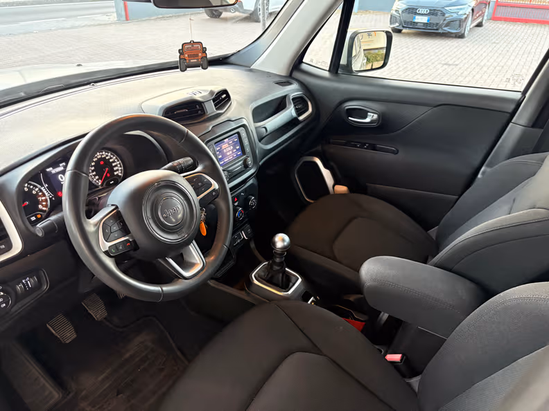 Jeep Renegade - 12