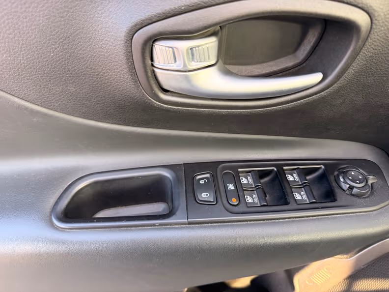 Jeep Renegade - 30
