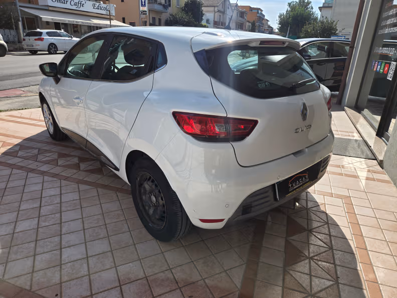Renault Clio - 6