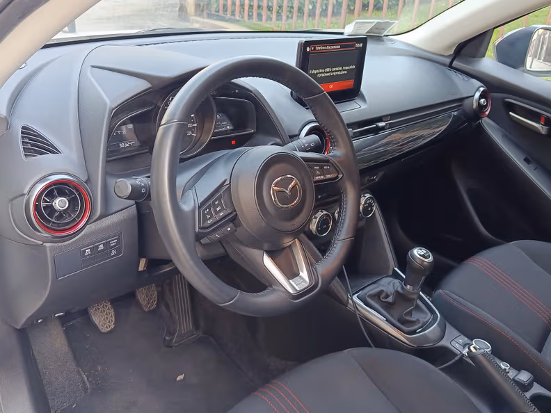 Mazda 2 - 10