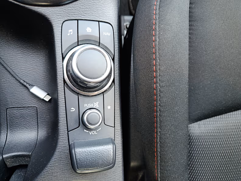 Mazda 2 - 18