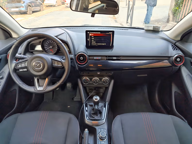 Mazda 2 - 25
