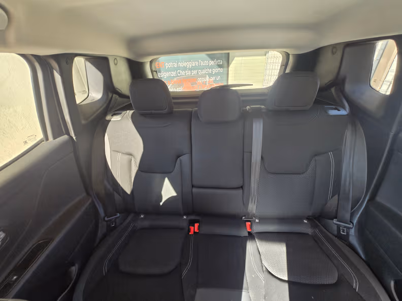 Jeep Renegade - 21