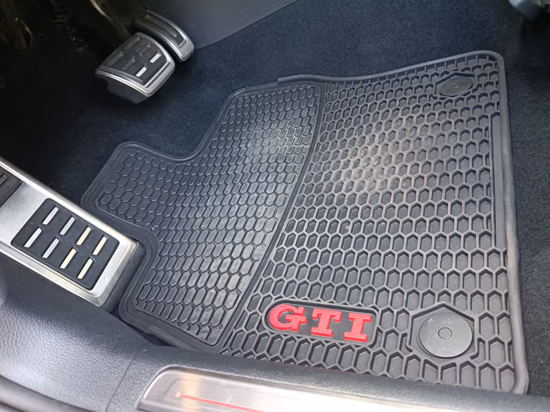 Volkswagen Golf - 50