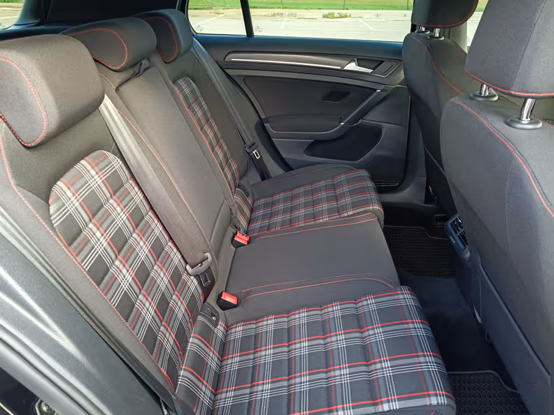 Volkswagen Golf - 43