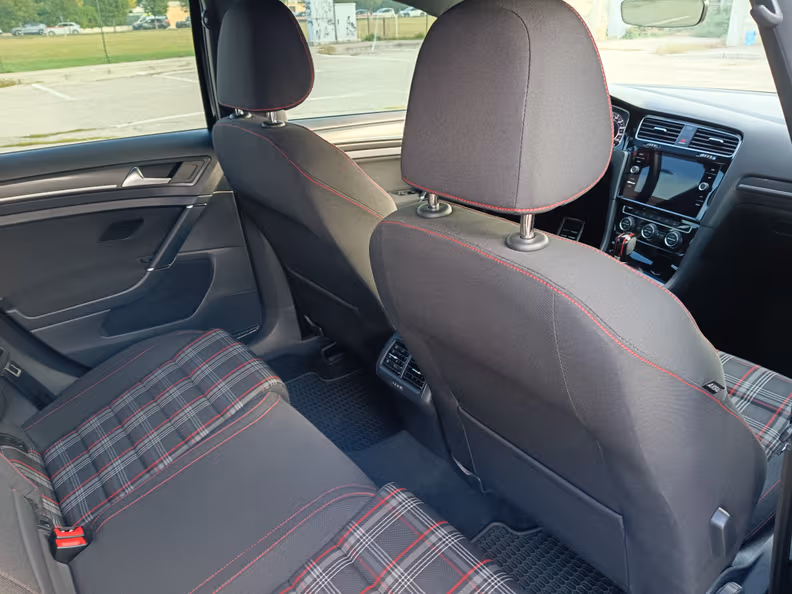 Volkswagen Golf - 42
