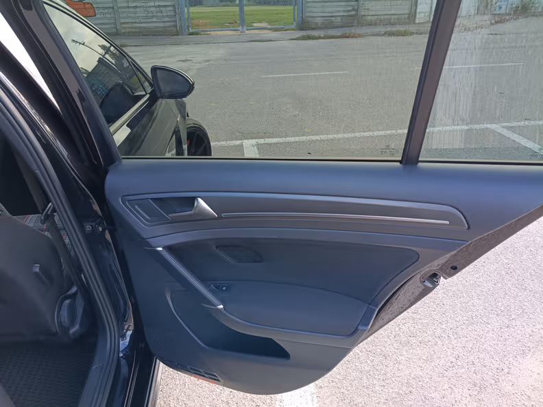Volkswagen Golf - 41