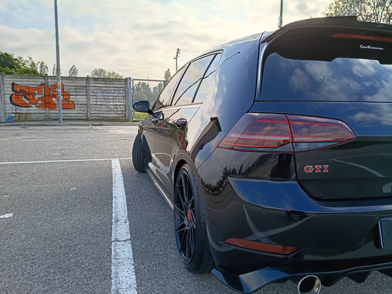 Volkswagen Golf - 18