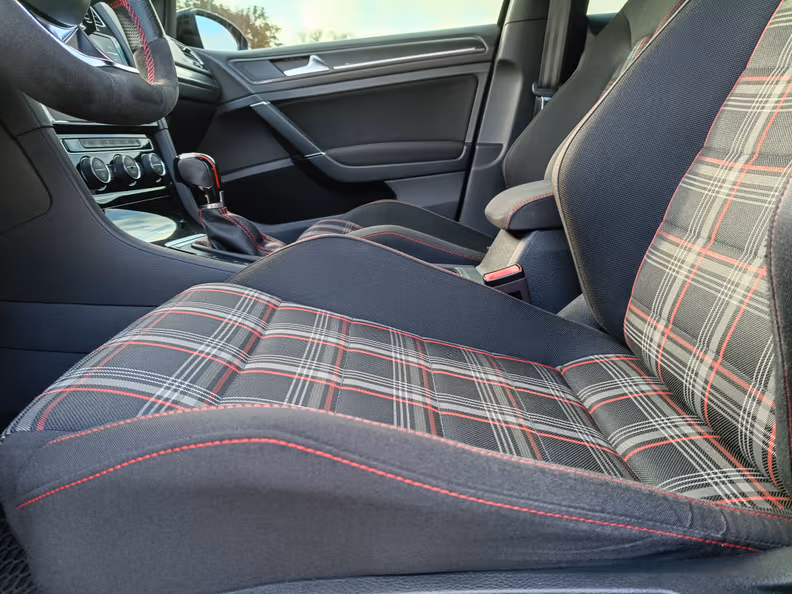 Volkswagen Golf - 51