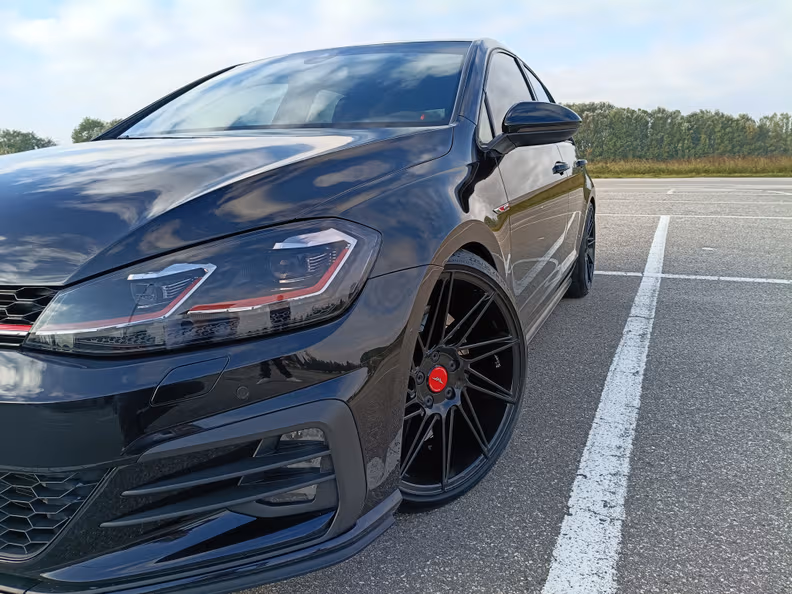 Volkswagen Golf - 25