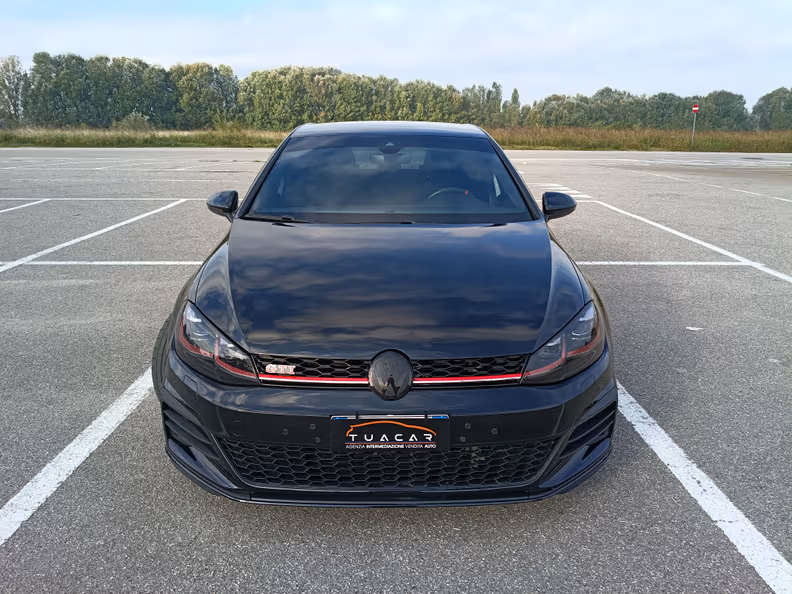 Volkswagen Golf - 2