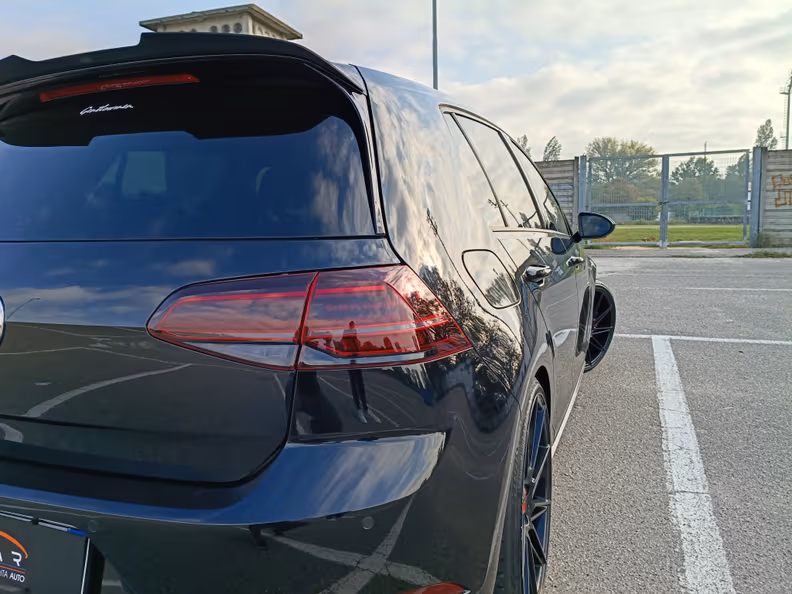Volkswagen Golf - 33
