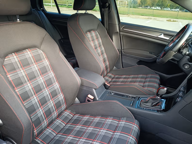 Volkswagen Golf - 40