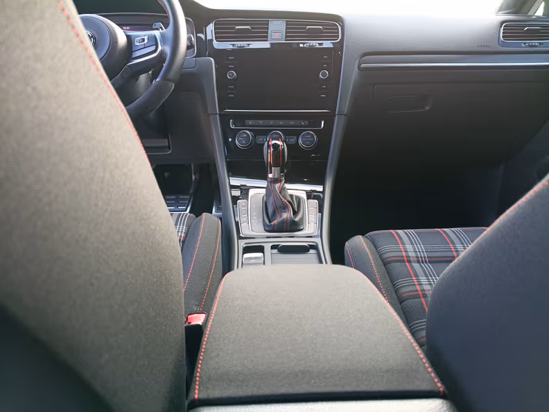Volkswagen Golf - 47