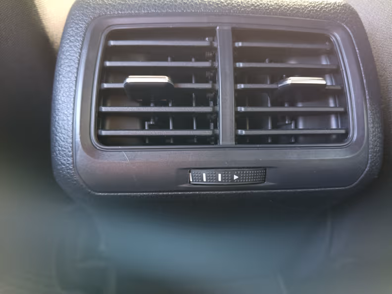 Volkswagen Golf - 48