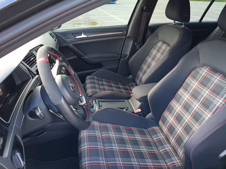 Volkswagen Golf - 38