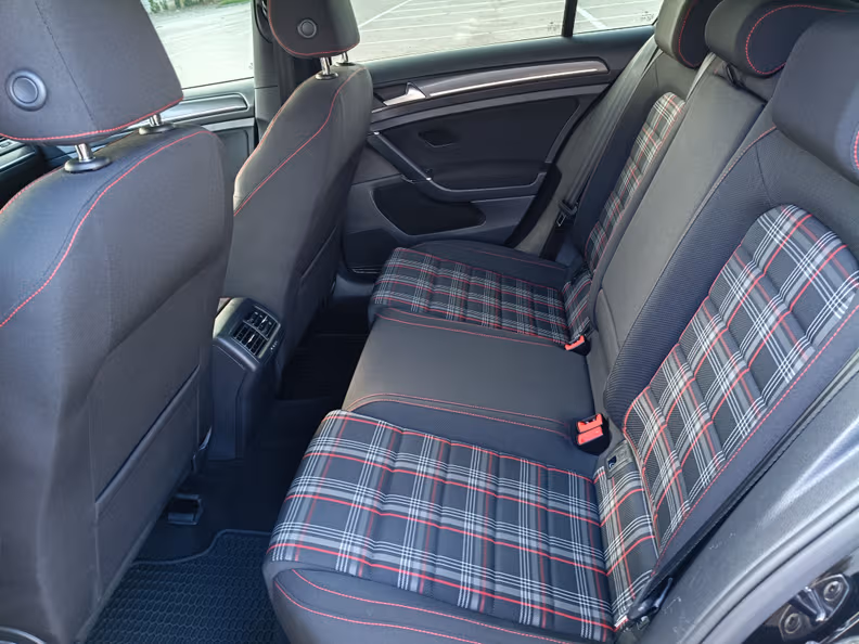 Volkswagen Golf - 9