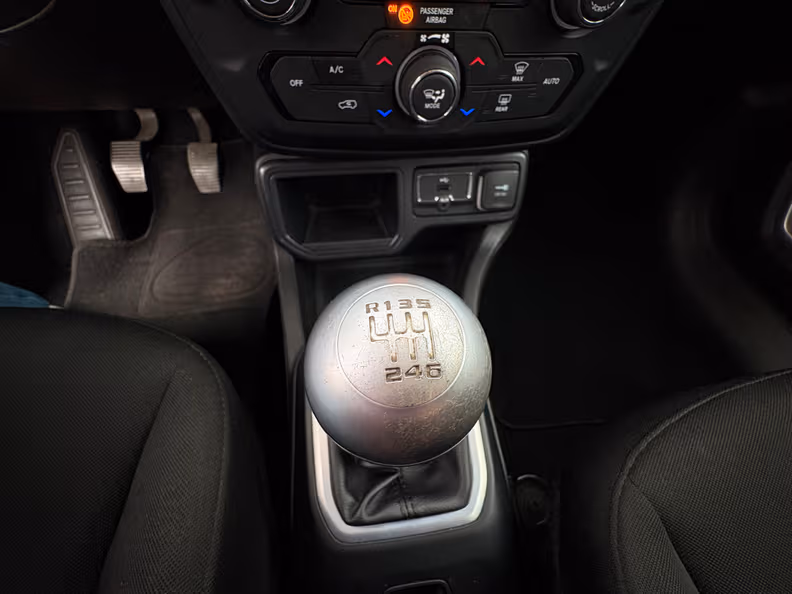 Jeep Renegade - 28