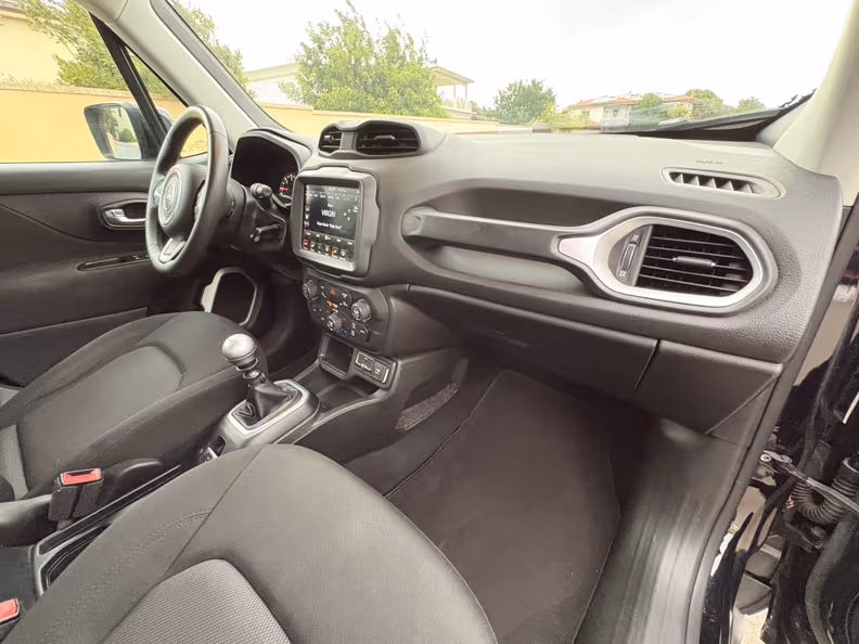Jeep Renegade - 33
