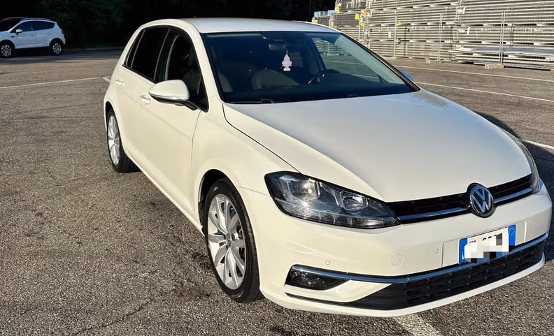 Volkswagen Golf - 2
