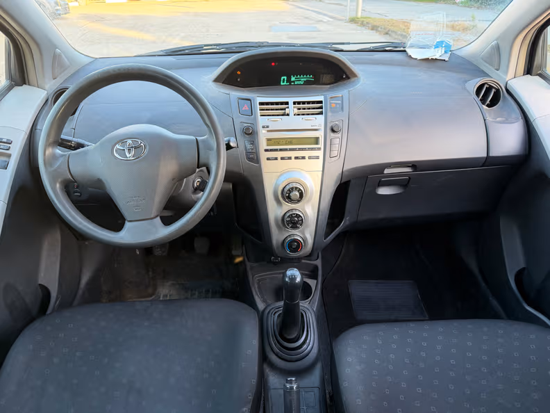 Toyota Yaris - 10