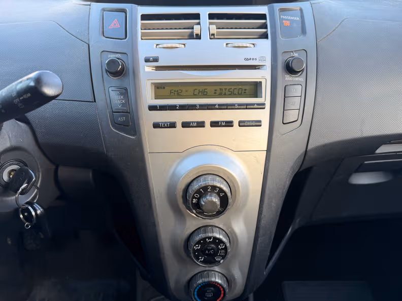 Toyota Yaris - 15