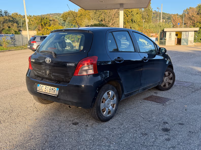 Toyota Yaris - 4