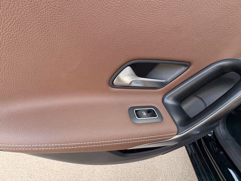 Mercedes-Benz 200 - 27