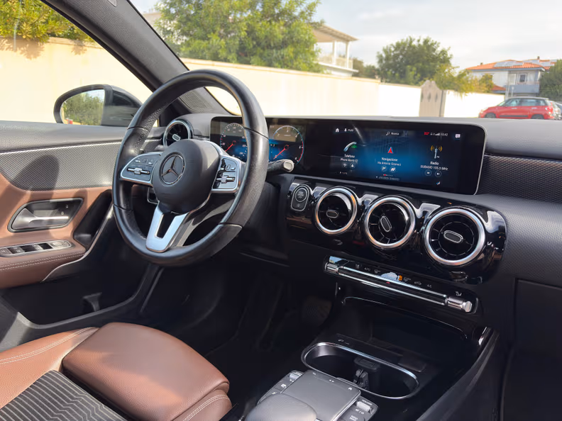Mercedes-Benz 200 - 15