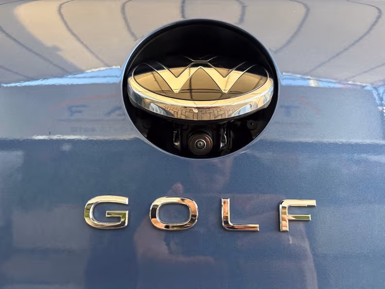 Volkswagen Golf - 8
