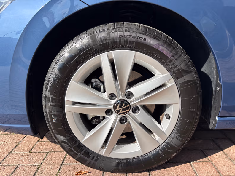 Volkswagen Golf - 31