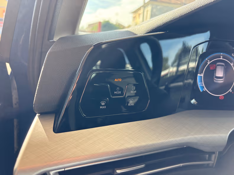 Volkswagen Golf - 22