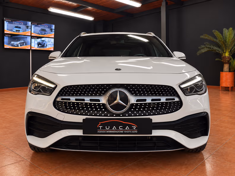 Mercedes-Benz GLA - 4
